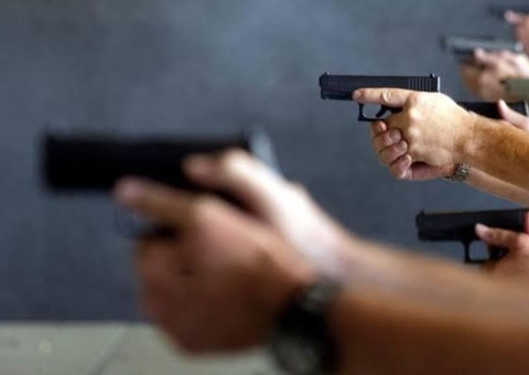 Criminosos invadem bar e atiram em jovem à queima-roupa em Manaus