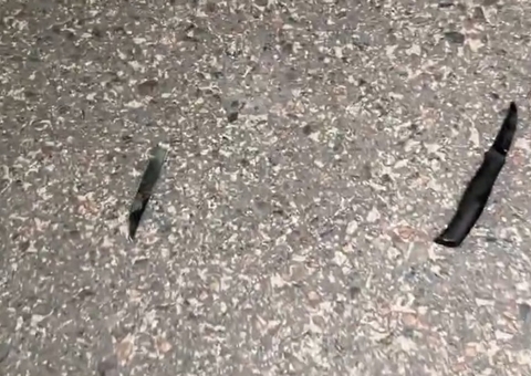 Briga entre casal termina com mulher esfaqueada e agonizando em rua de Manaus