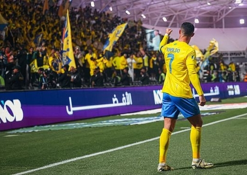 Cristiano Ronaldo admite erro por gesto obsceno e nega provocação a Messi