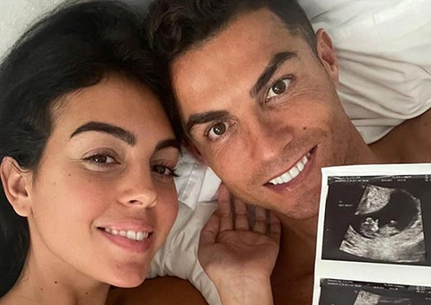 Cristiano Ronaldo e esposa anunciam sexo dos gêmeos em vídeo fofo
