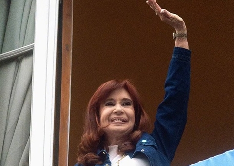 Em prisão domiciliar, ex-presidente da Argentina Cristina Kirchner  é operada às pressas
