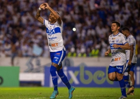 Cruzeiro supera expulsão, vence Bahia e dispara na liderança da Série B