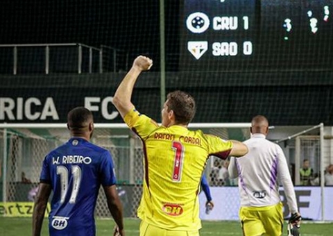 Rafinha faz contra, Cruzeiro bate o São Paulo e encerra jejum no Brasileiro