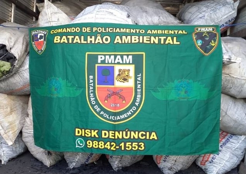Polícia apreende caminhão carregado de carvão irregular em Manaus