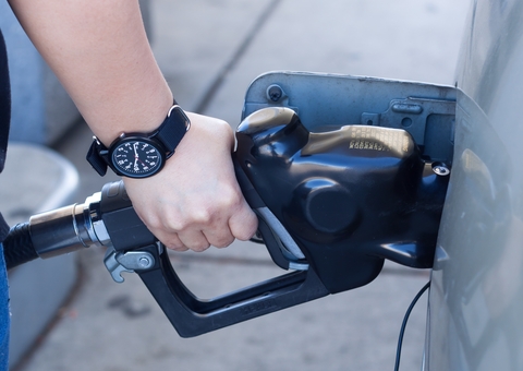 Petrobras anuncia redução de 5% no preço da gasolina