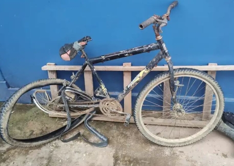 Mulher tenta desviar de buraco e mata idoso atropelado em estrada no Amazonas 