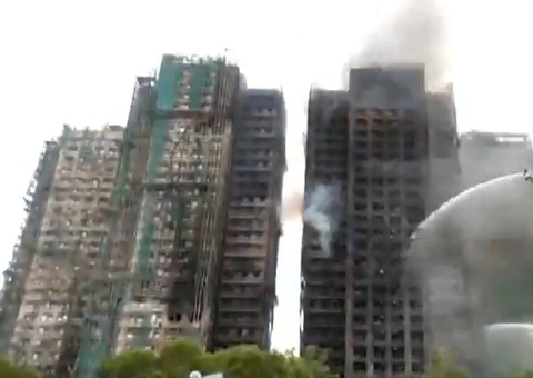 Número de mortos em incêndio em Hong Kong sobe para 55; chamas continuam 