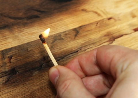 Marido agride esposa e filha e ameaça atear fogo em casa no Nova Cidade