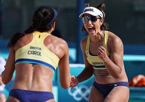 Carol e Bárbara garantem vaga para o Brasil nas oitavas de final do vôlei