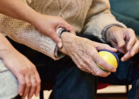 MPT defende prioridade de vacinação para cuidadores de idosos