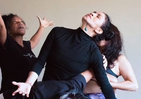 Espetáculo “Aquelas que me habitam” estreia neste domingo no Teatro da Instalação