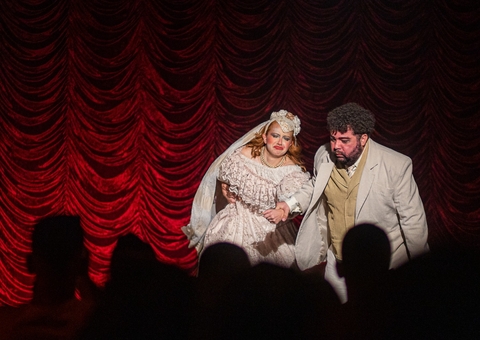 Teatro Amazonas tem duas apresentações de 'Cabaré Chinelo' nesta sexta