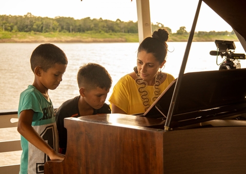 Orquestra de Violões do Amazonas apresenta espetáculo com pianista Carla Ruaro
