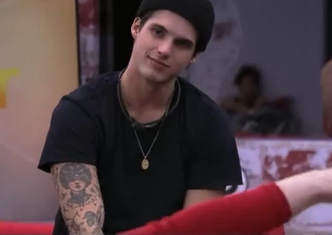 Marília causa climão e bate boca com Gabriel Fop