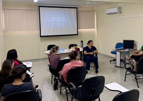 Profissionais de saúde de Manaus recebem treinamento sobre inserção de DIU