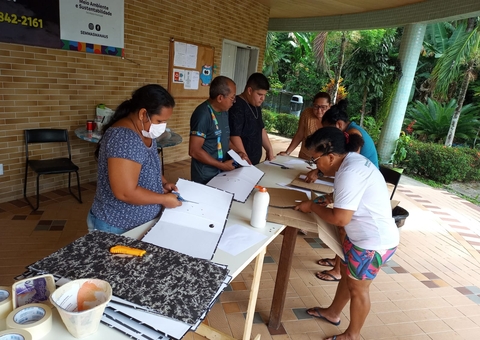 Semmas oferece minicurso de vasos para arranjos florais com recicláveis