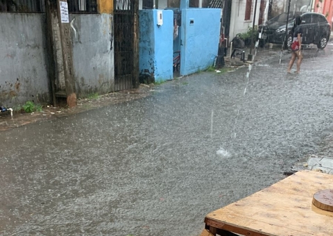 Manaus permanece sob alerta laranja de novos temporais nesta terça-feira 