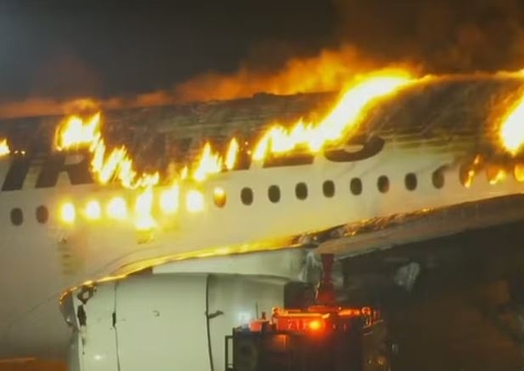 Avião que colidiu com aeronave da Guarda Costeira japonesa recebeu permissão de pouso