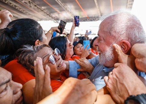 Em viagem ao Amazonas, Lula reclama de carro blindado