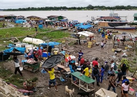 Ambulantes que atuam na orla de Tabatinga são remanejados no Amazonas