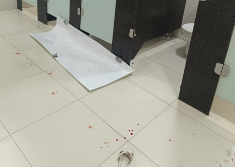 Advogada quase tem dedo decepado ao ser atingida por porta de banheiro no Clube da OAB