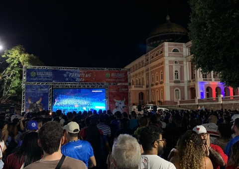 Torcedores Azul e Branco lotam Largo São Sebastião para acompanhar Festival em Manaus