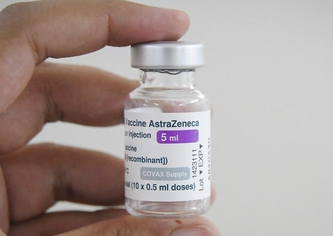 Produção e distribuição da vacina da AstraZeneca contra Covid são encerradas em todo o mundo