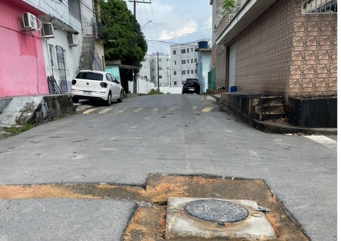 Águas de Manaus é condenada a indenizar motorista que caiu em buraco de obra inacabada