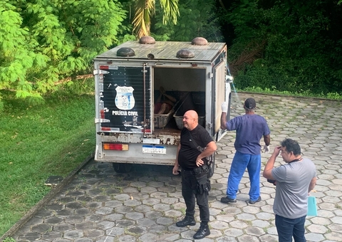 Acorrentado com cadeado, homem é jogado em igarapé de Manaus