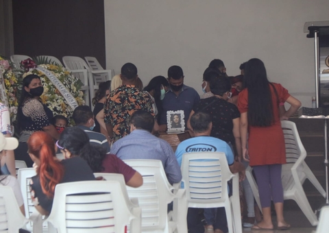 Emoção marca velório de vítimas de acidente na Avenida Rodrigo Otávio em Manaus
