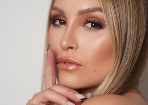 Carla Diaz exibe corpaço de biquininho e deixa seguidores perplexos: ‘gostosa'