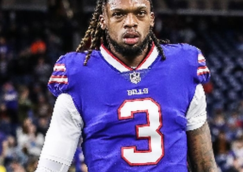 Jogador da NFL foi ressuscitado duas vezes e segue em estado crítico na UTI