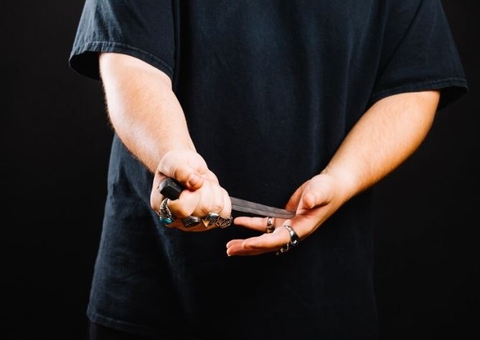 Homem é preso por agredir mulher e idosa e fazer bebê refém no Nova Floresta