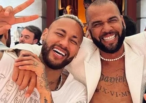 Web critica Neymar por ajudar a diminuir pena de Daniel Alves