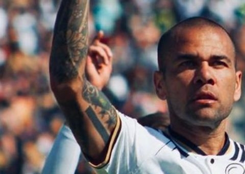 Daniel Alves contrata especialista penal para tentar liberdade