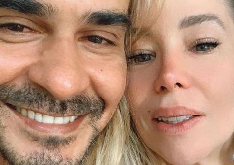 Dani Winits é flagrada vendo André Gonçalves em A Fazenda e faz texto sobre ex