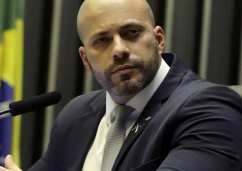 Advogado de Silveira contradiz versão sobre celulares apreendidos em cela