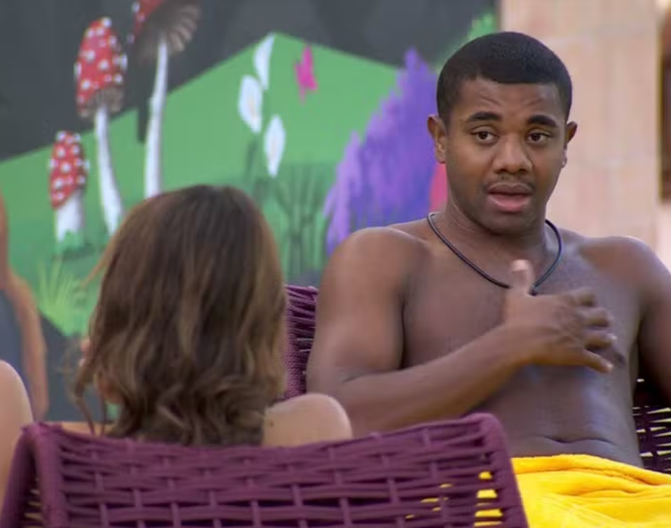 Davi fala sobre traição e insegurança da namorada sobre diferença de idade