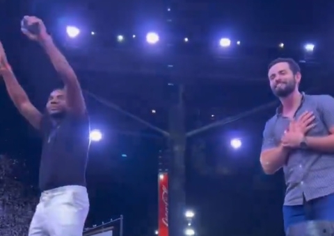 No palco, ex-bbbs Davi e Matteus dançam e levam público ao delírio na Festa dos Visitantes