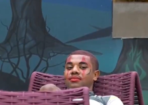 Davi prevê paredão em Big Fone após atender 2 chamadas falsas