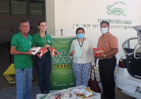 Sete entidades sociais recebem 1,3 tonelada de alimentos do Sesc em Manaus