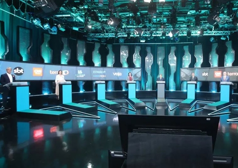 Segundo debate tem acusações de corrupção contra Bolsonaro e falta de Lula