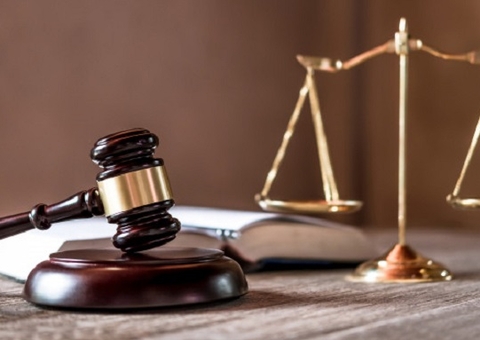 Município vai indenizar motorista que teve danos em carro após desviar de buraco no Amazonas