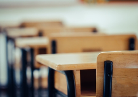 Justiça manda prefeitura paralisar atividades de escola com risco de desabar no Amazonas