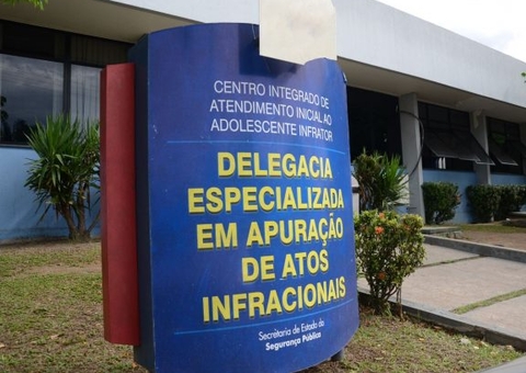 Funcionário é apreendido ao ser flagrado roubando loja no Centro