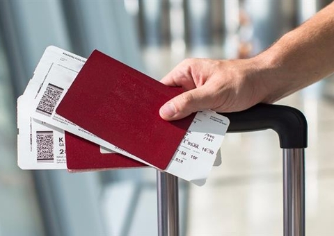 Empresa de viagens é condenada a indenizar cliente por não reservar voo