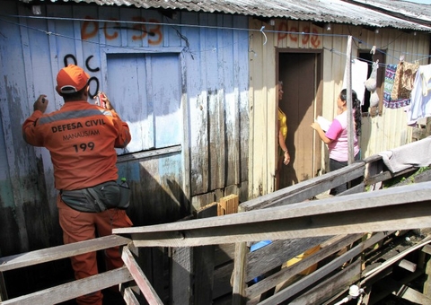 Campanha arrecada doações para vítimas de cheia com PIX de R$ 1 em Manaus