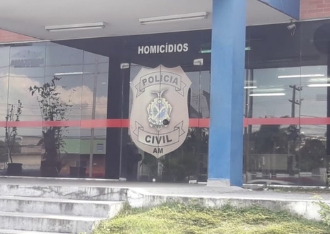 Homem que matou namorado estrangulado em Manaus se entrega à polícia 