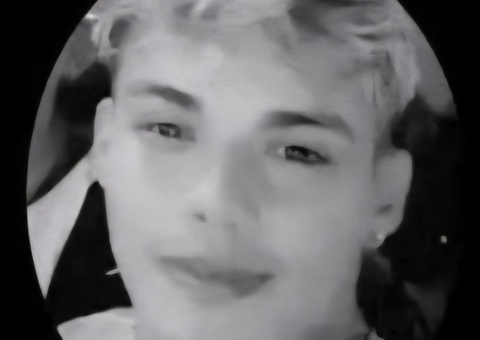 Jovem é brutamente esfaqueado após ser atraído para praça em Manacapuru