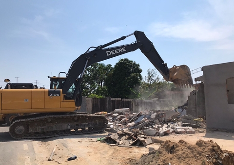 De telhados em rua a banheiro em calçada: Manaus registra 45 demolições em 2021 
